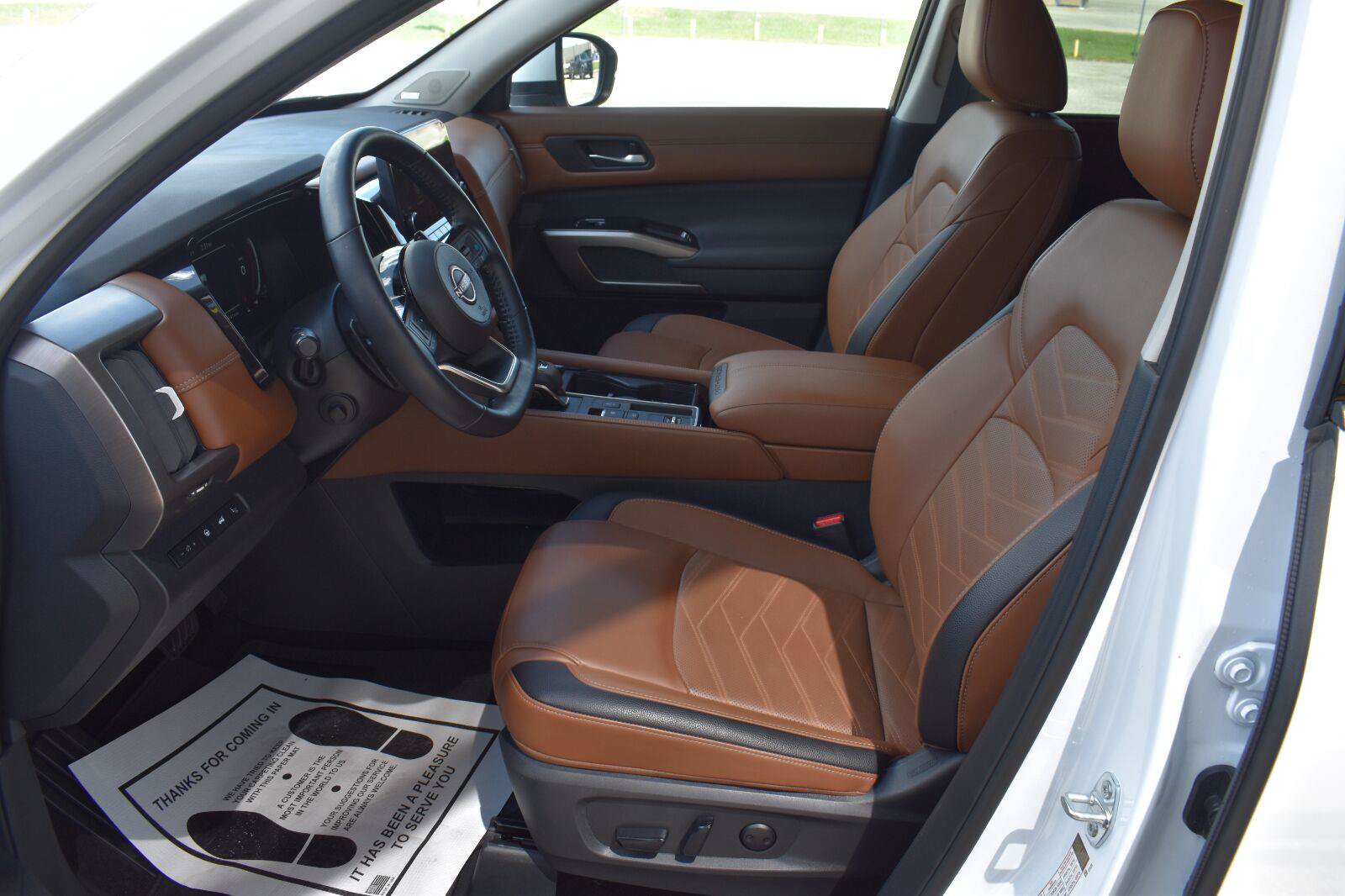 Used 2025 Nissan Pathfinder Platinum w/ Cargo Package FWD image 27