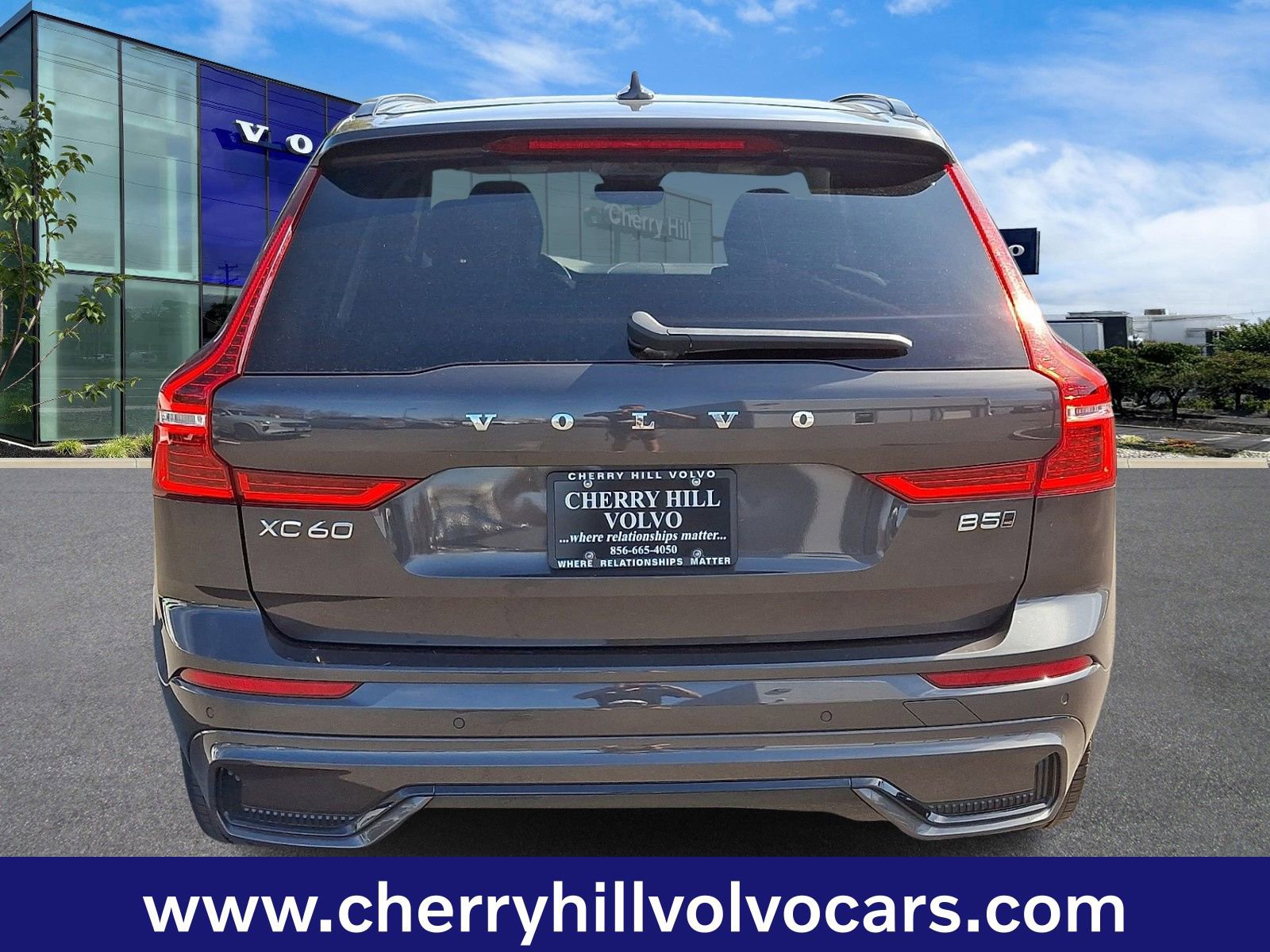 Certified 2025 Volvo XC60 B5 Plus image 6