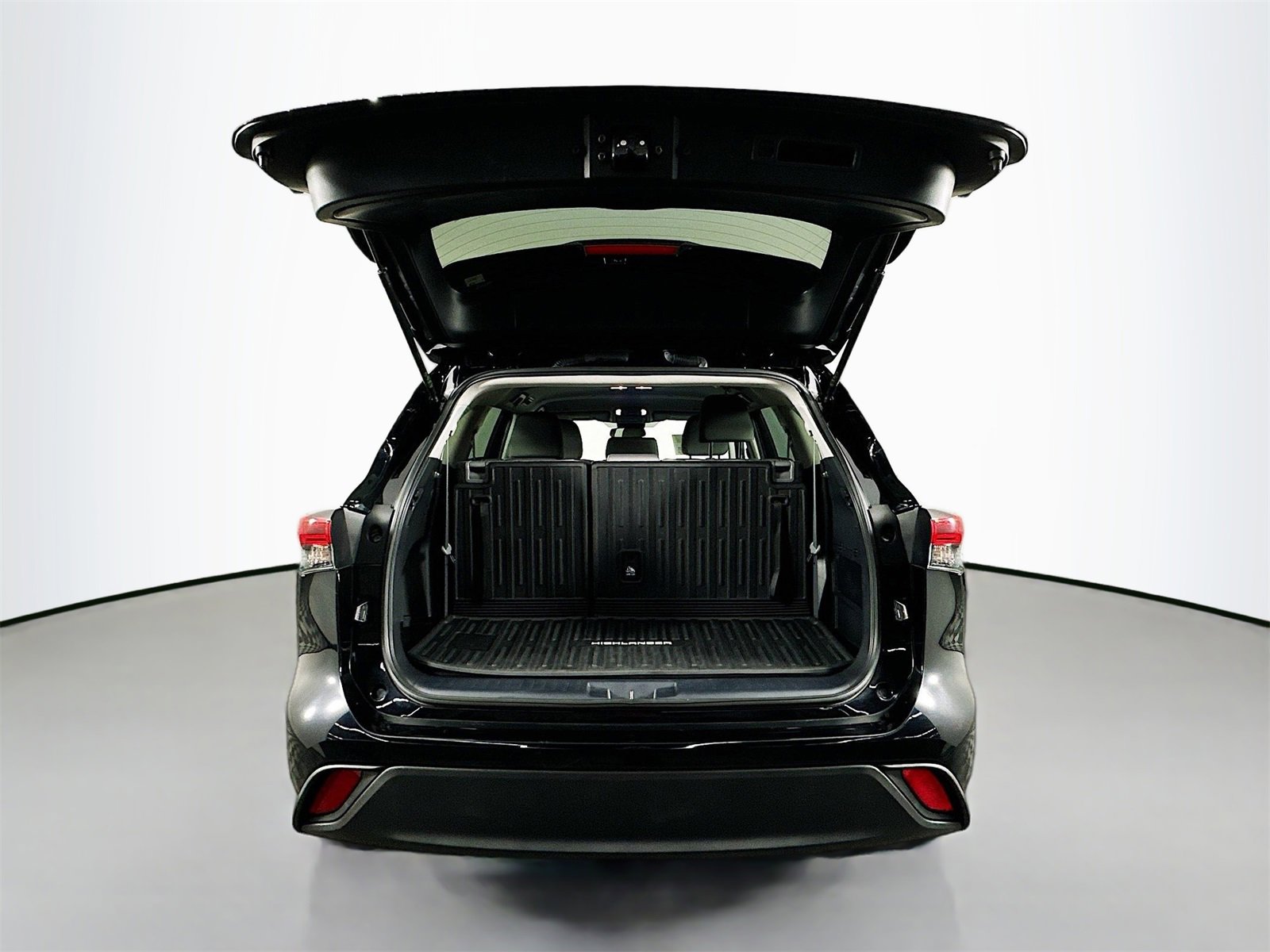 Certified 2023 Toyota Highlander L image 24