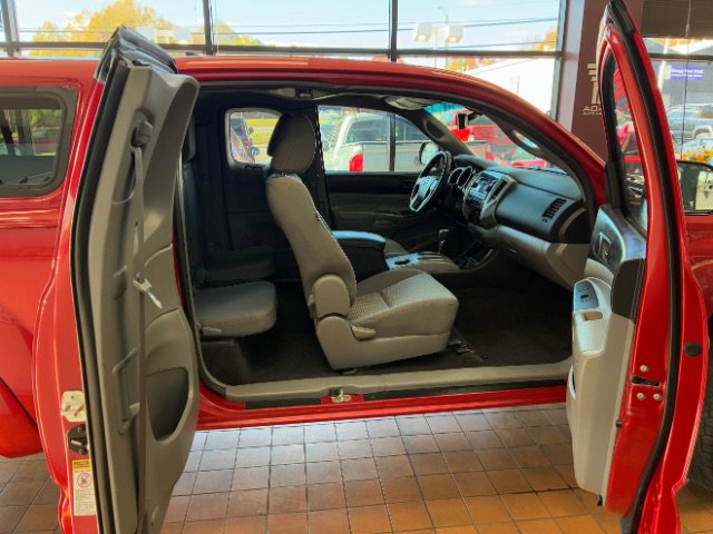 Used 2012 Toyota Tacoma 4x4 Access Cab w/ SR5 Pkg image 30