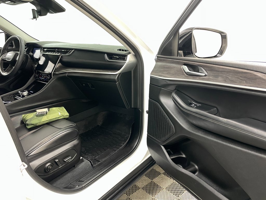 Used 2023 Jeep Grand Cherokee L Limited w/ Luxury Tech Group II image 41