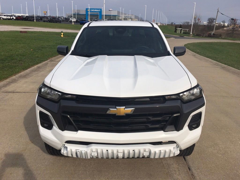 Used 2024 Chevrolet Colorado LT w/ LT Convenience Package image 2