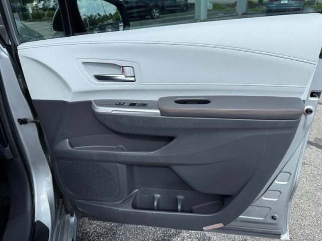 Used 2024 Toyota Sienna XSE FWD image 21