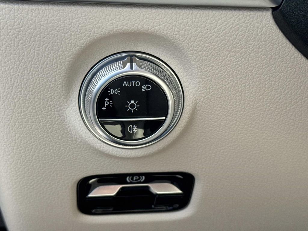 Used 2024 Mercedes-Benz C 300 Sedan image 21