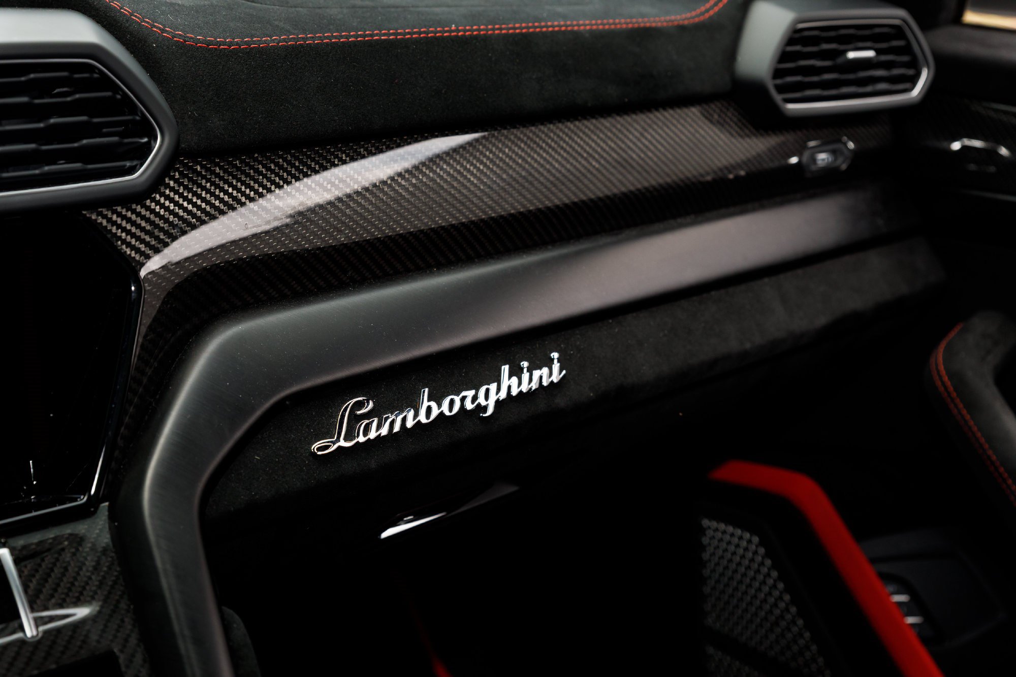 Used 2024 Lamborghini Urus Performante AWD/4WD image 36