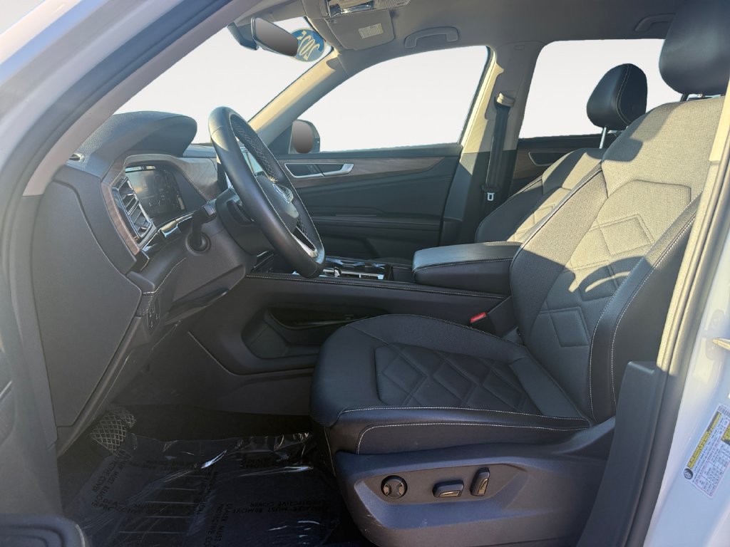 Used 2025 Volkswagen Atlas SE AWD/4WD image 9