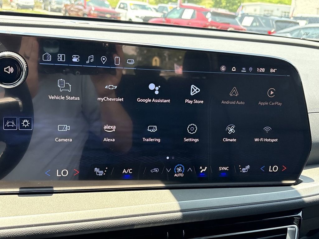 New 2025 Chevrolet Traverse LT image 35