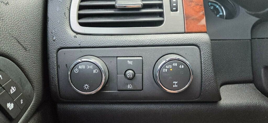 Used 2008 Chevrolet Avalanche LTZ w/ LTZ Preferred Equipment Group AWD/4WD image 28