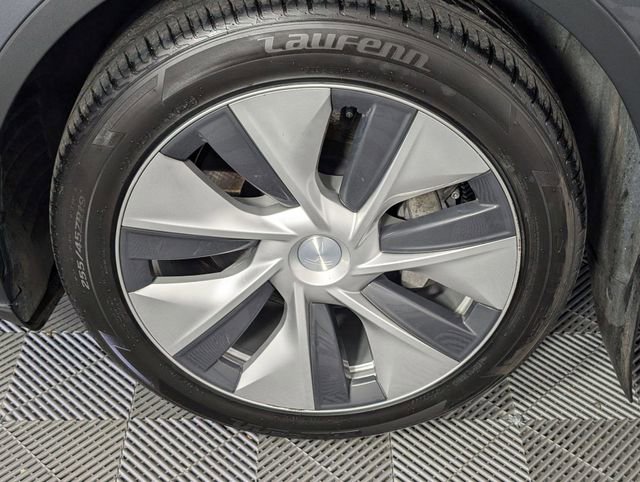 Used 2021 Tesla Model Y Long Range AWD/4WD image 8