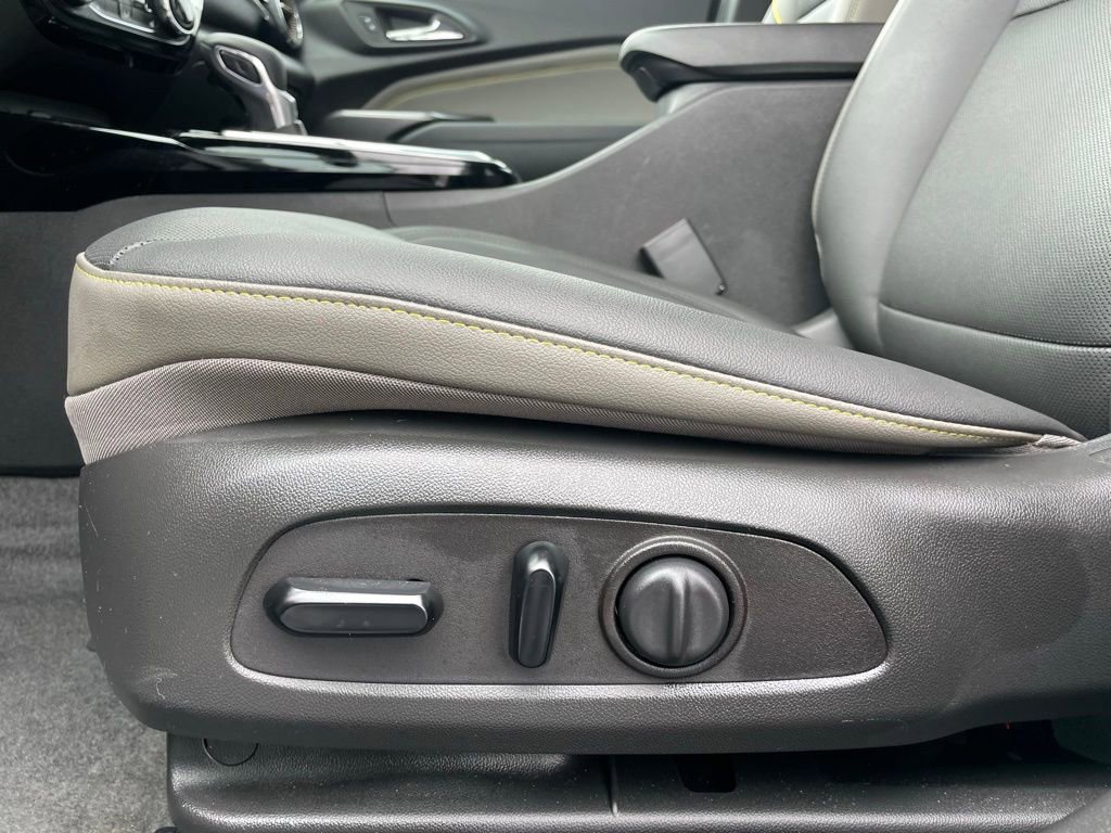 Used 2025 Chevrolet Trax ACTIV w/ Driver Confidence Package image 25