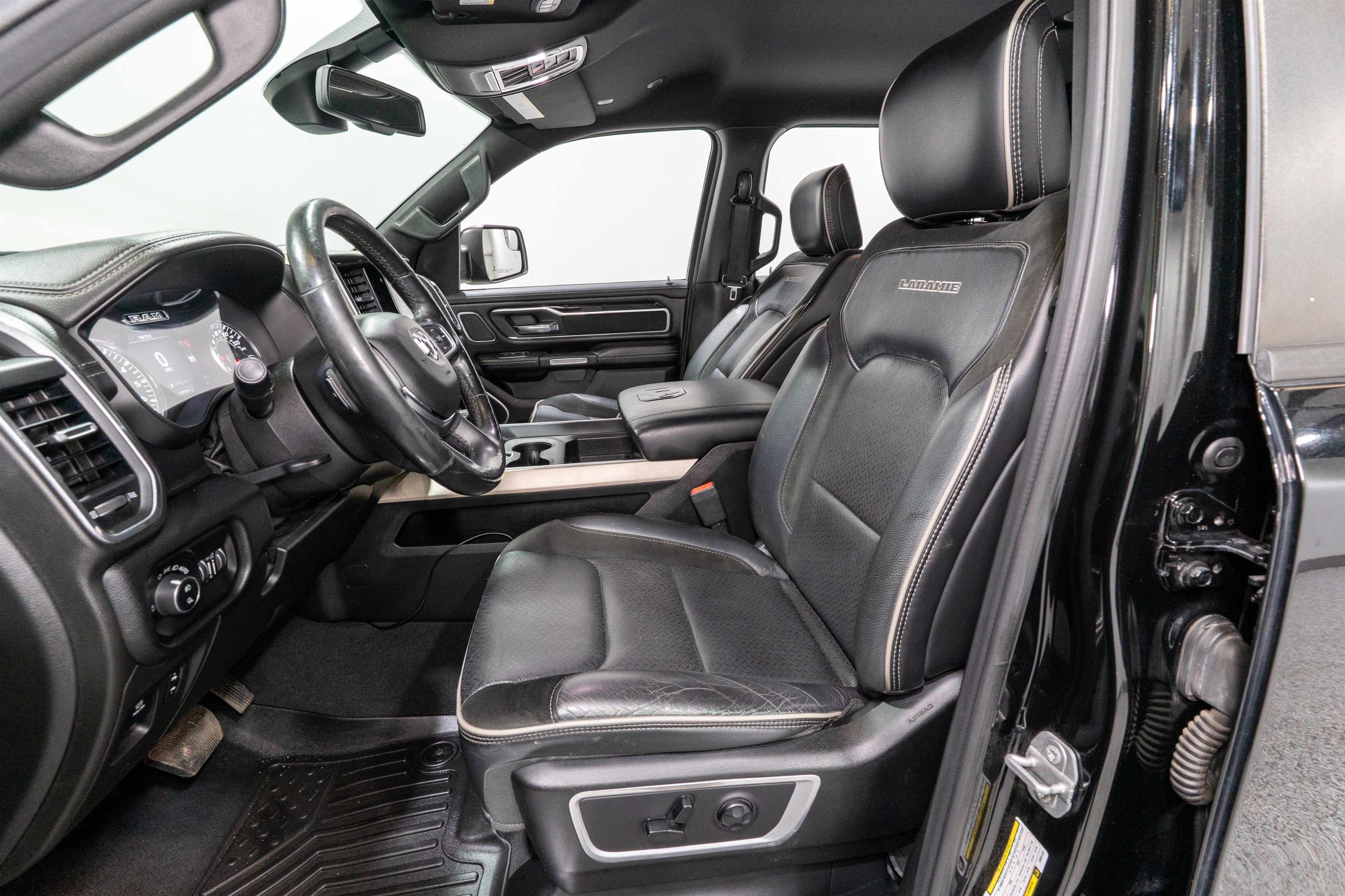 Used 2019 RAM 1500 Laramie AWD/4WD image 18