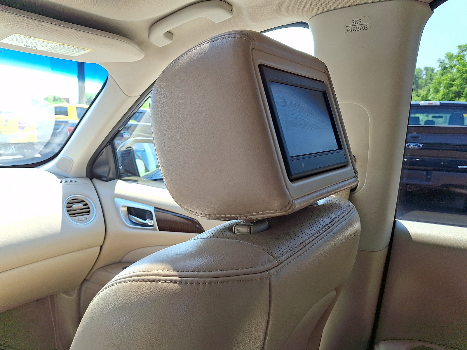 Used 2015 Nissan Pathfinder Platinum w/ Family Entertainment Package AWD/4WD image 17