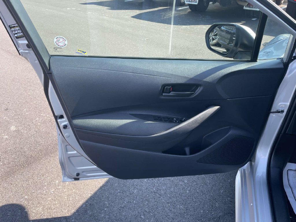 Used 2025 Toyota Corolla LE FWD image 15