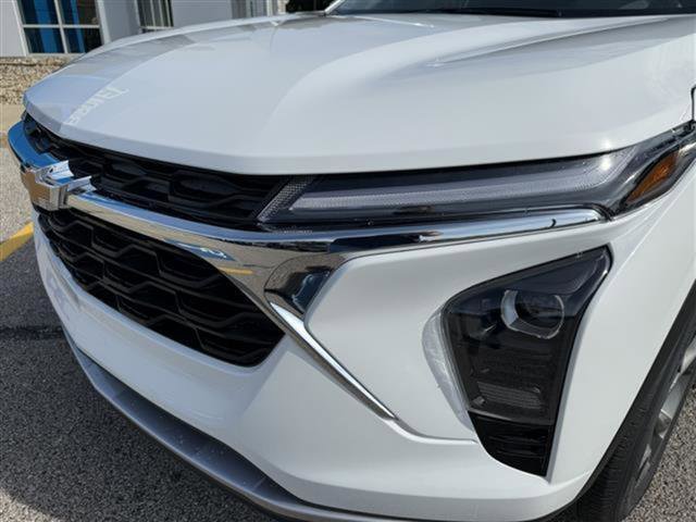 New 2025 Chevrolet Trax LT w/ Driver Confidence Package image 30