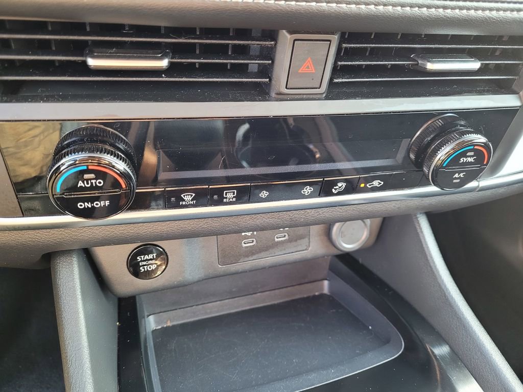 Used 2024 Nissan Rogue SV image 19