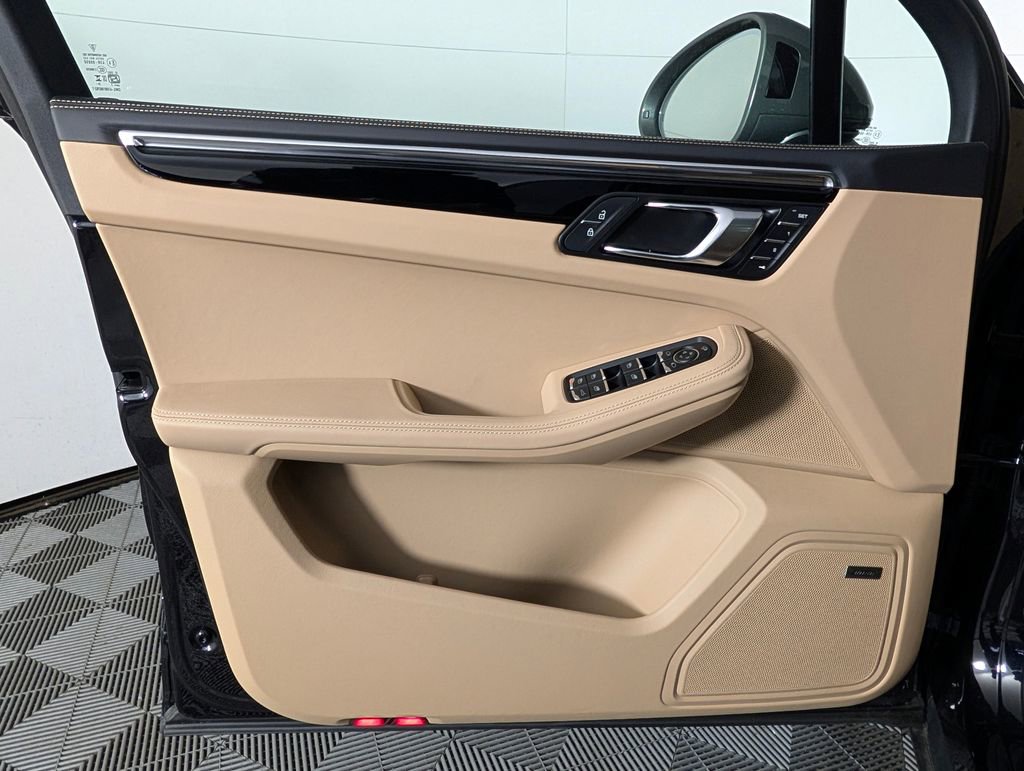 New 2026 Porsche Macan Turbo image 25