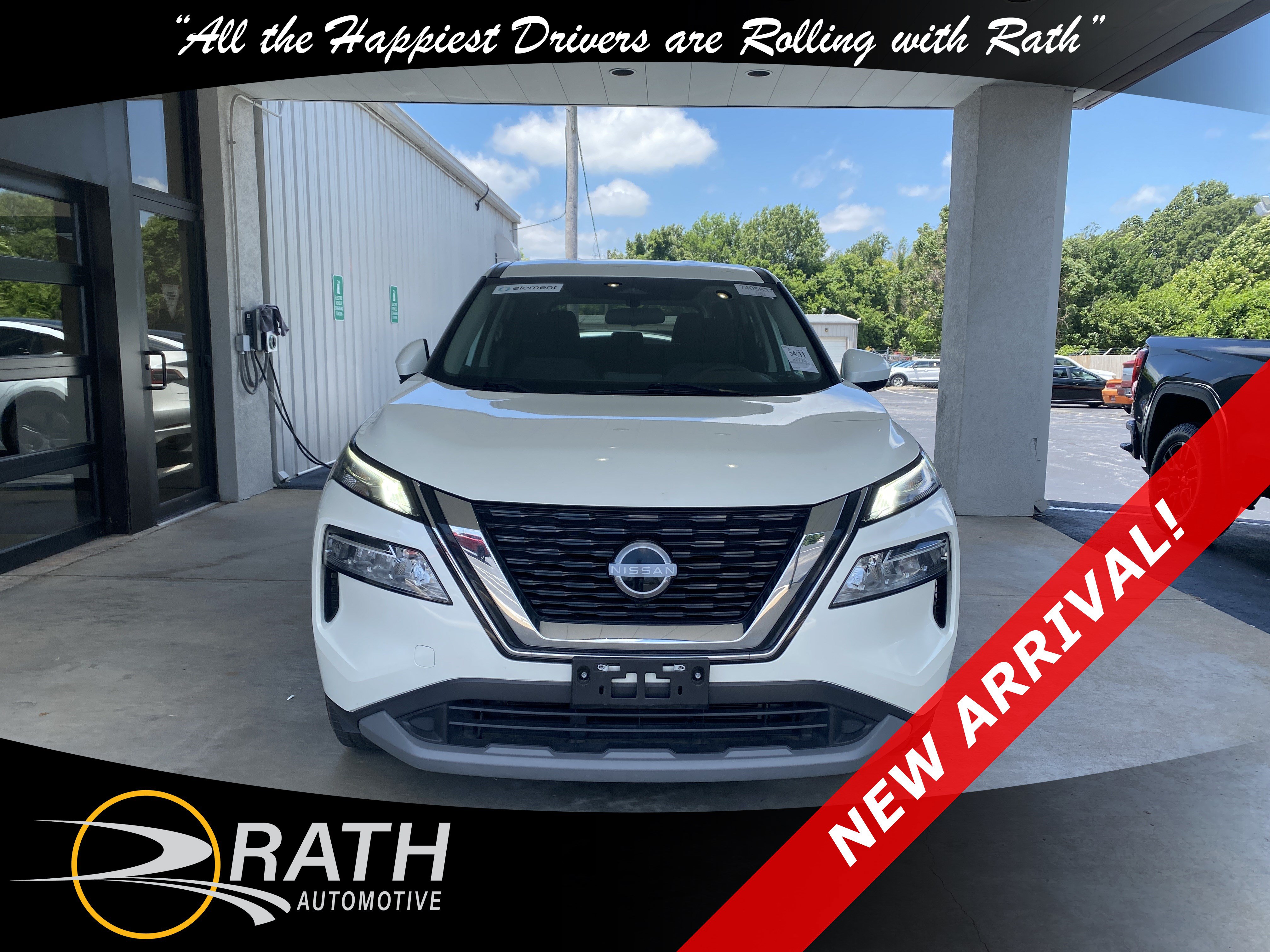 Used 2023 Nissan Rogue SV FWD image 3