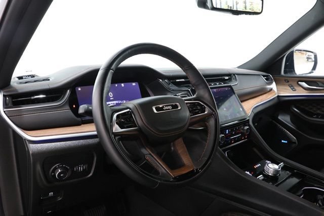 Used 2023 Jeep Grand Cherokee L Summit w/ Advanced Protech Group IV AWD/4WD image 15