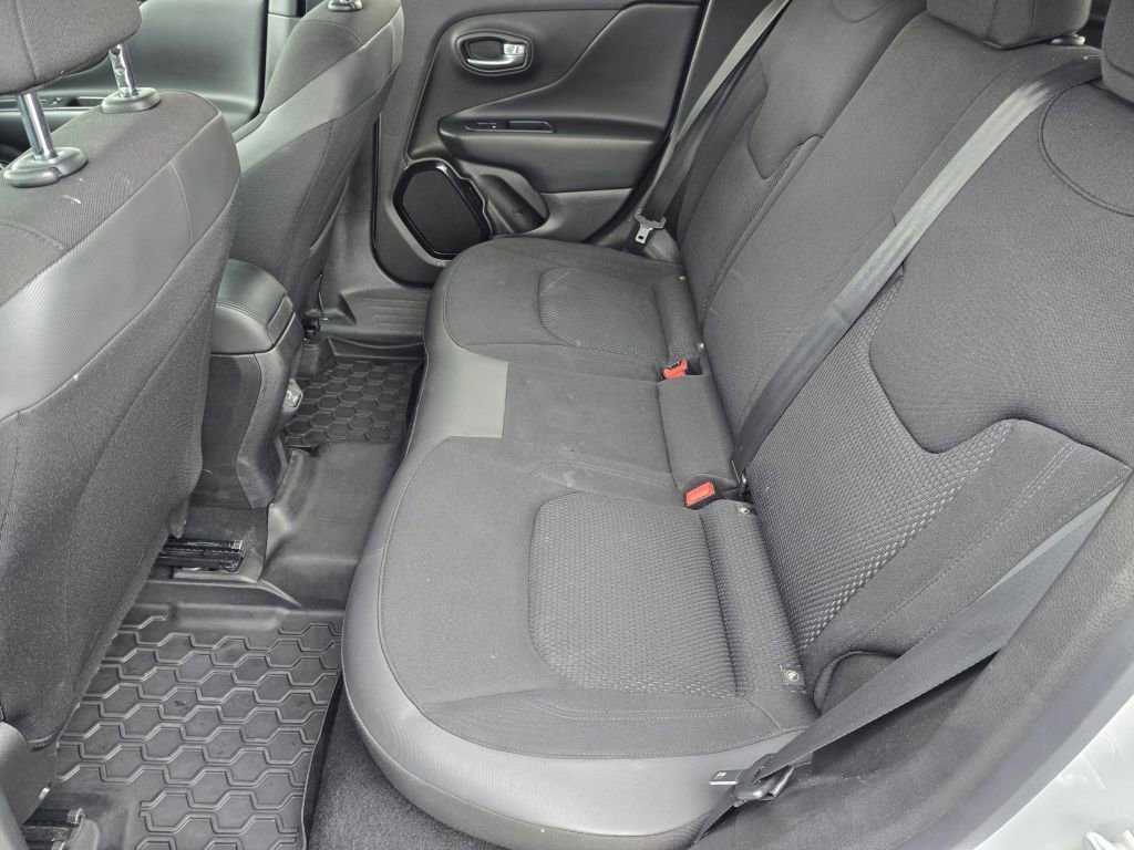 Used 2018 Jeep Renegade Altitude FWD image 26