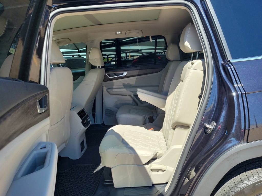 Used 2024 Volkswagen Atlas SEL Premium R-Line image 7
