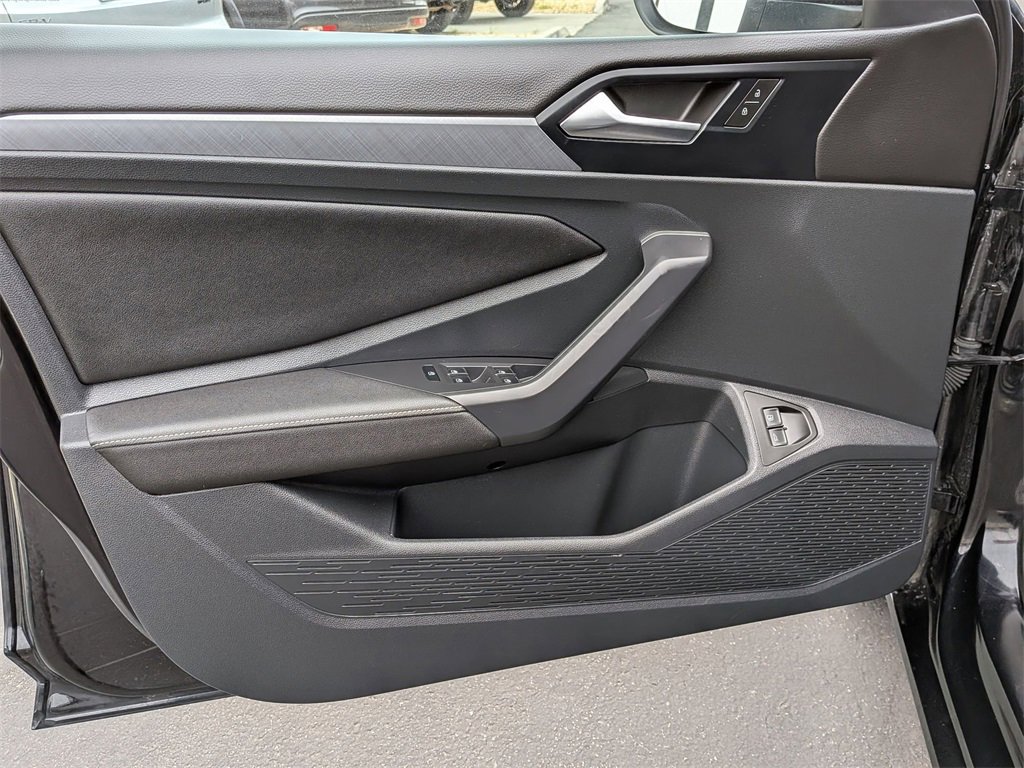 Used 2024 Volkswagen Jetta SE image 11