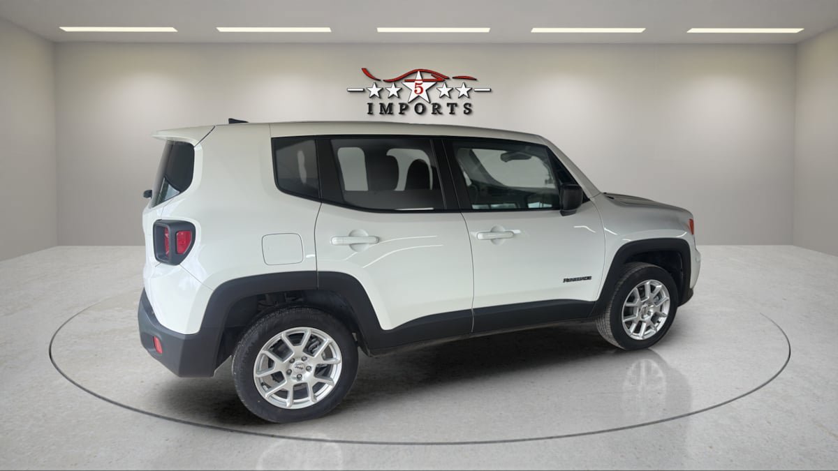Used 2023 Jeep Renegade Latitude AWD/4WD image 6