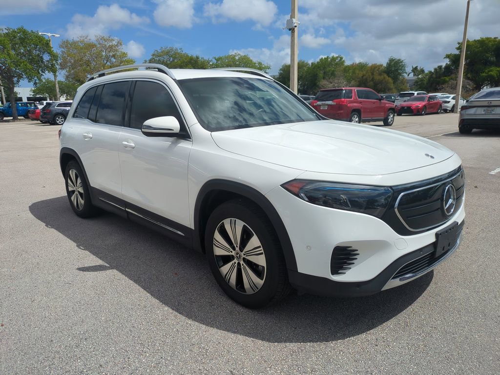 Used 2023 Mercedes-Benz EQB 300 4MATIC image 2