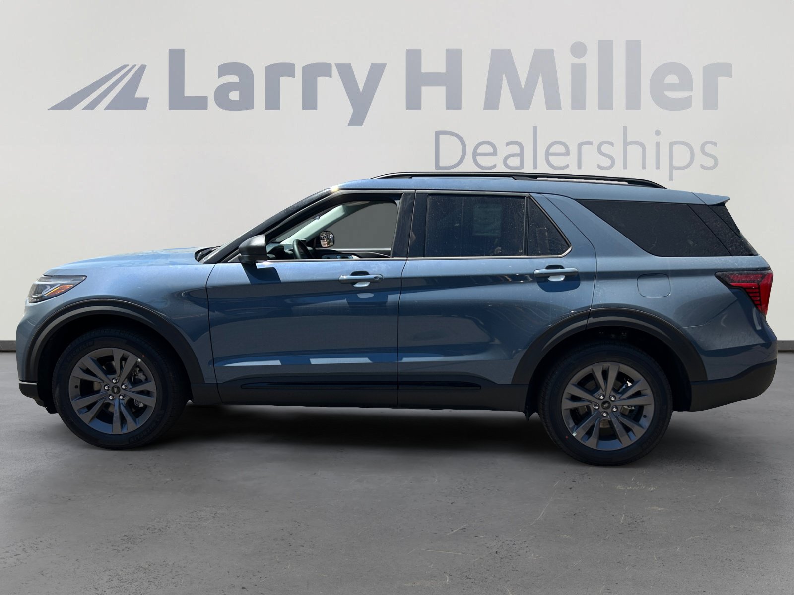 New 2026 Ford Explorer Active w/ Active Comfort Package AWD/4WD image 2