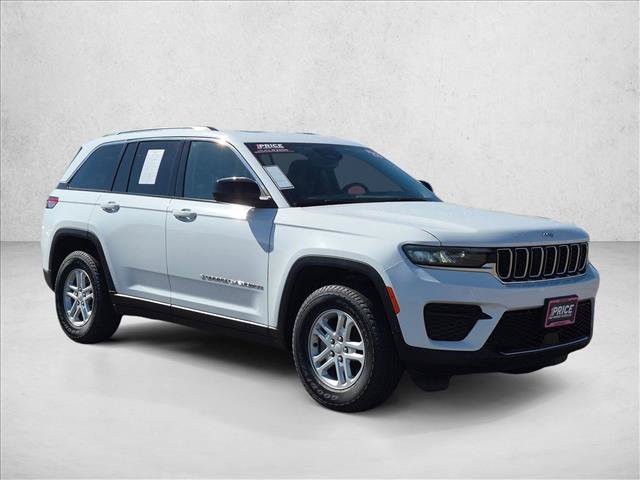 Used 2023 Jeep Grand Cherokee Laredo w/ Trailer Tow Prep Group (B) AWD/4WD image 3