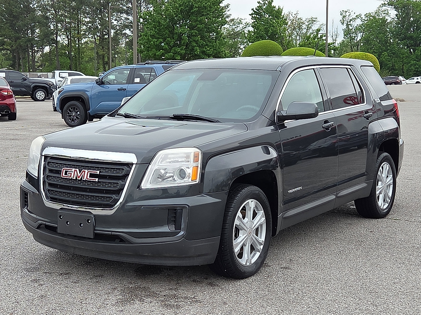 Used 2017 GMC Terrain SLE FWD image 2