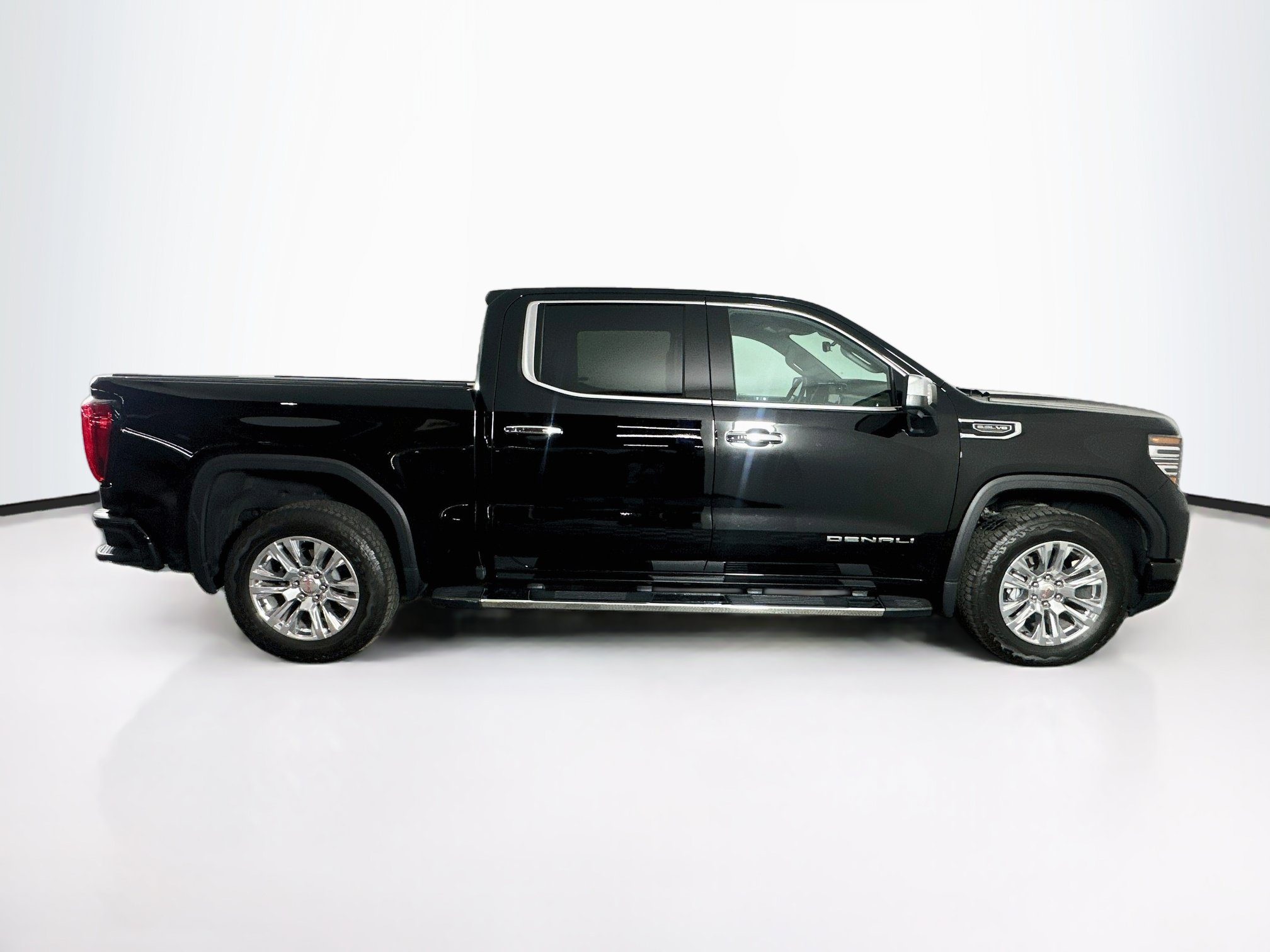 Used 2024 GMC Sierra 1500 Denali w/ Technology Package AWD/4WD image 10