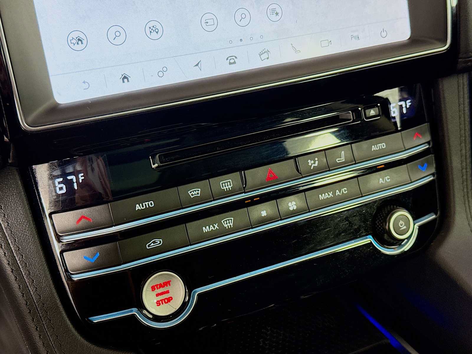 Used 2019 Jaguar F-PACE Portfolio AWD/4WD image 16