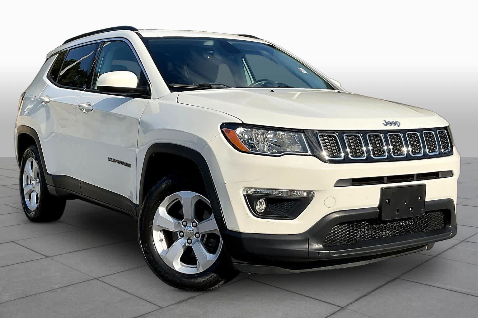 Used 2018 Jeep Compass Latitude w/ Popular Equipment Group AWD/4WD image 3