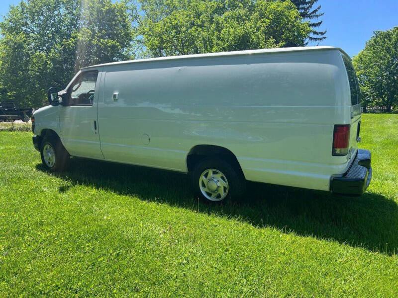 Used 2014 Ford E-250 and Econoline 250 Extended w/ Commercial Cargo Van Package RWD image 3