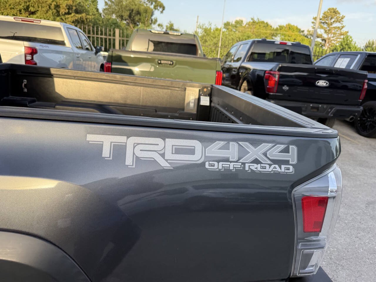 Used 2020 Toyota Tacoma TRD Off-Road AWD/4WD image 36