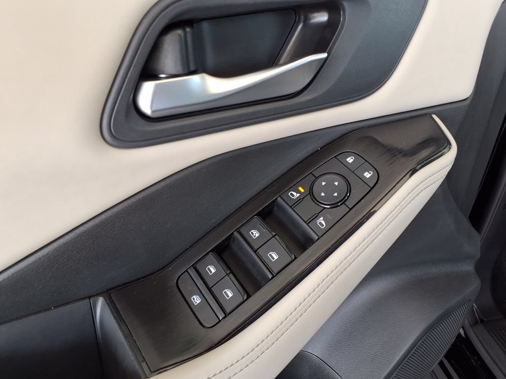 Used 2025 Nissan Rogue SV FWD image 22