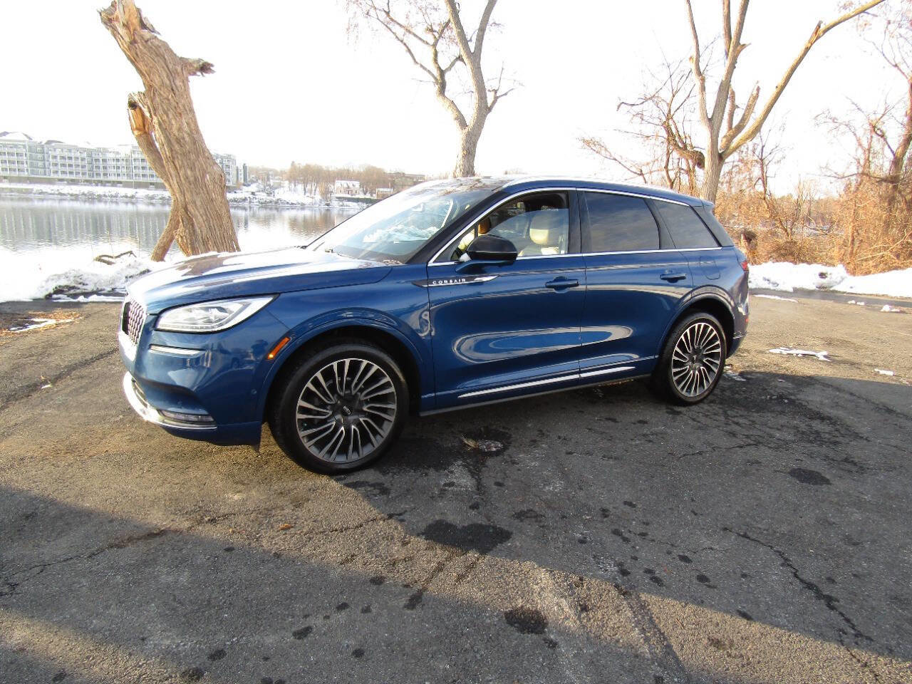 Used 2020 Lincoln Corsair Reserve w/ Equipment Group 201A image 2