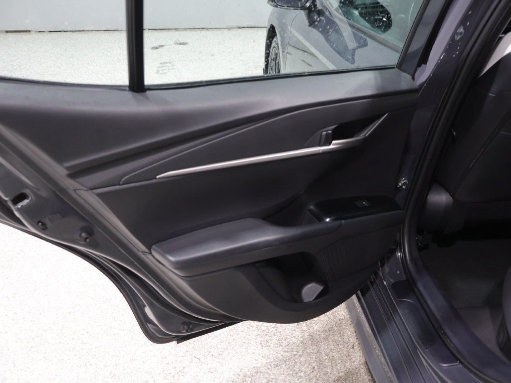 Used 2025 Toyota Camry SE FWD image 17