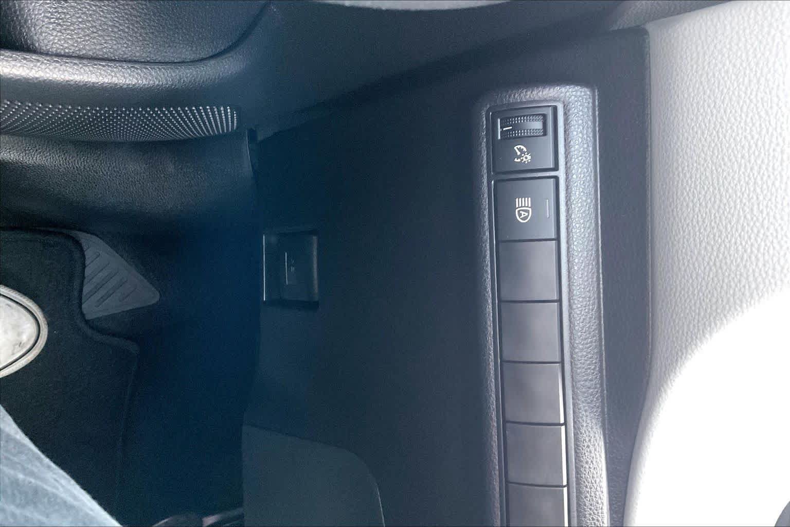 Used 2026 Toyota Corolla SE FWD image 32