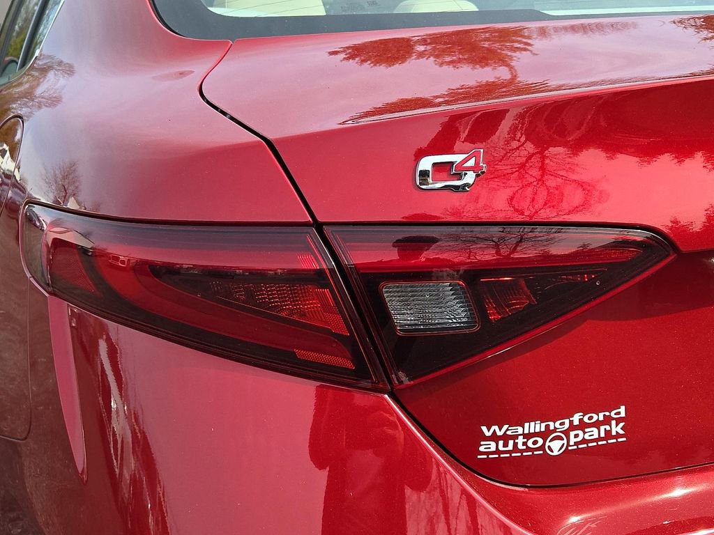 Used 2018 Alfa Romeo Giulia Ti w/ Quick Order Package 22X Lusso image 10