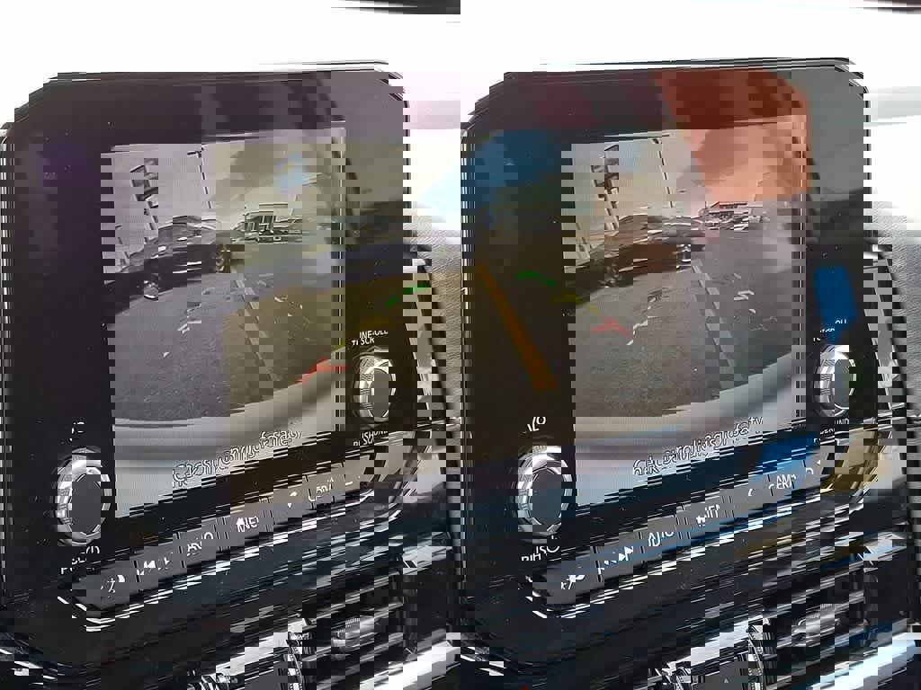 Used 2025 Nissan Pathfinder SV image 19