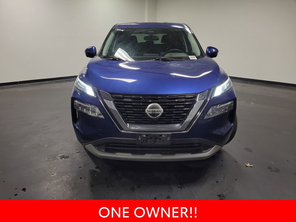 Used 2021 Nissan Rogue SV image 3