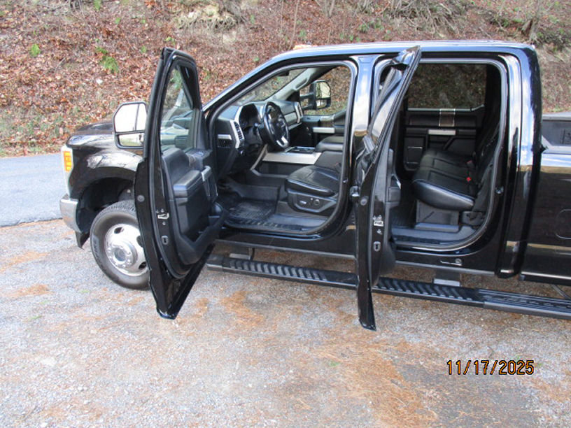 Used 2017 Ford F350 Lariat w/ Tow Technology Bundle image 13