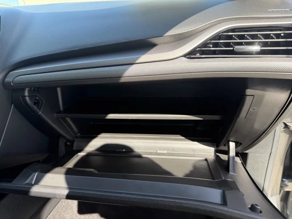 Used 2020 Ford Fusion SE FWD image 30