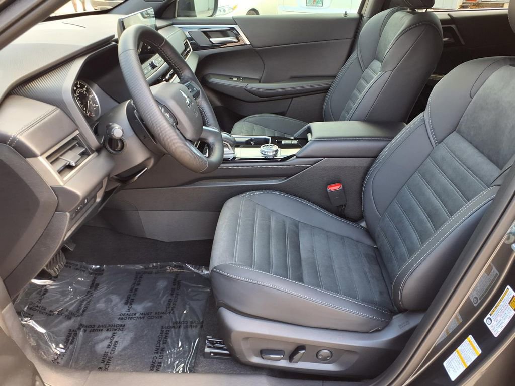 Used 2026 Mitsubishi Outlander LE FWD image 13