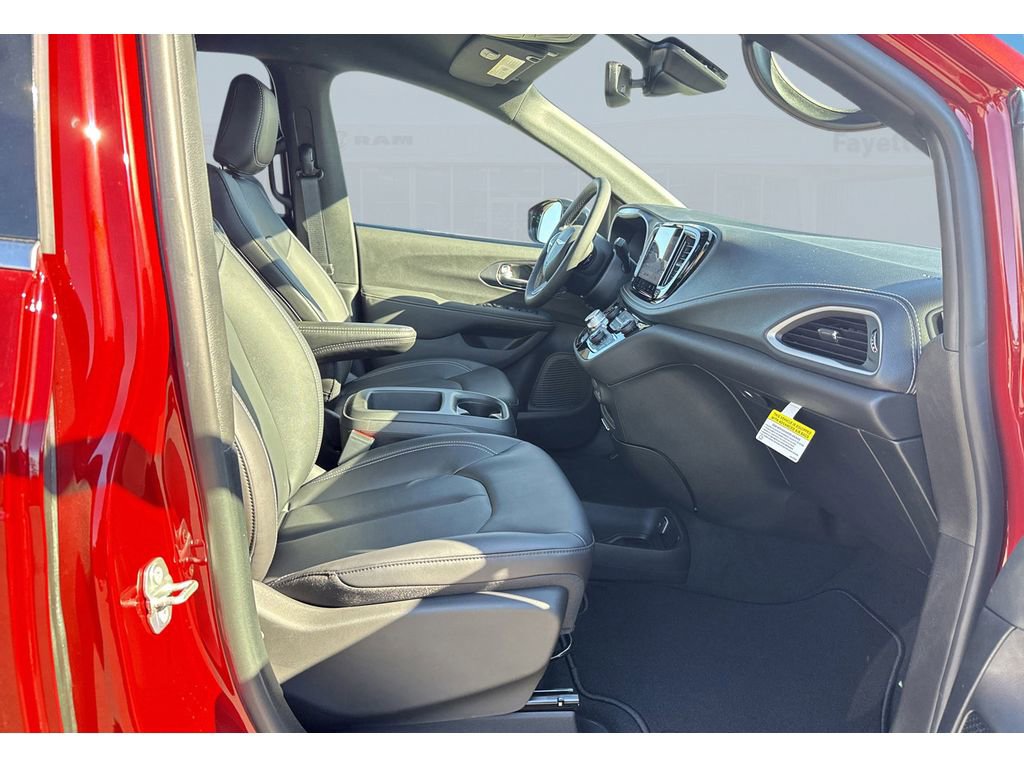 New 2026 Chrysler Pacifica Select image 22