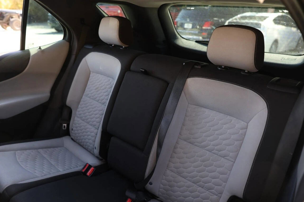 Used 2021 Chevrolet Equinox LS image 32