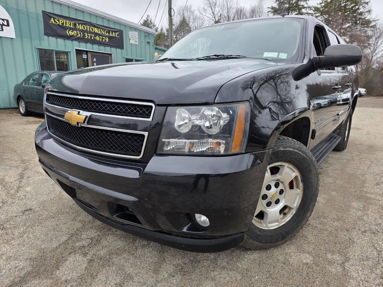 Used 2012 Chevrolet Suburban LT w/ Luxury Package image 2