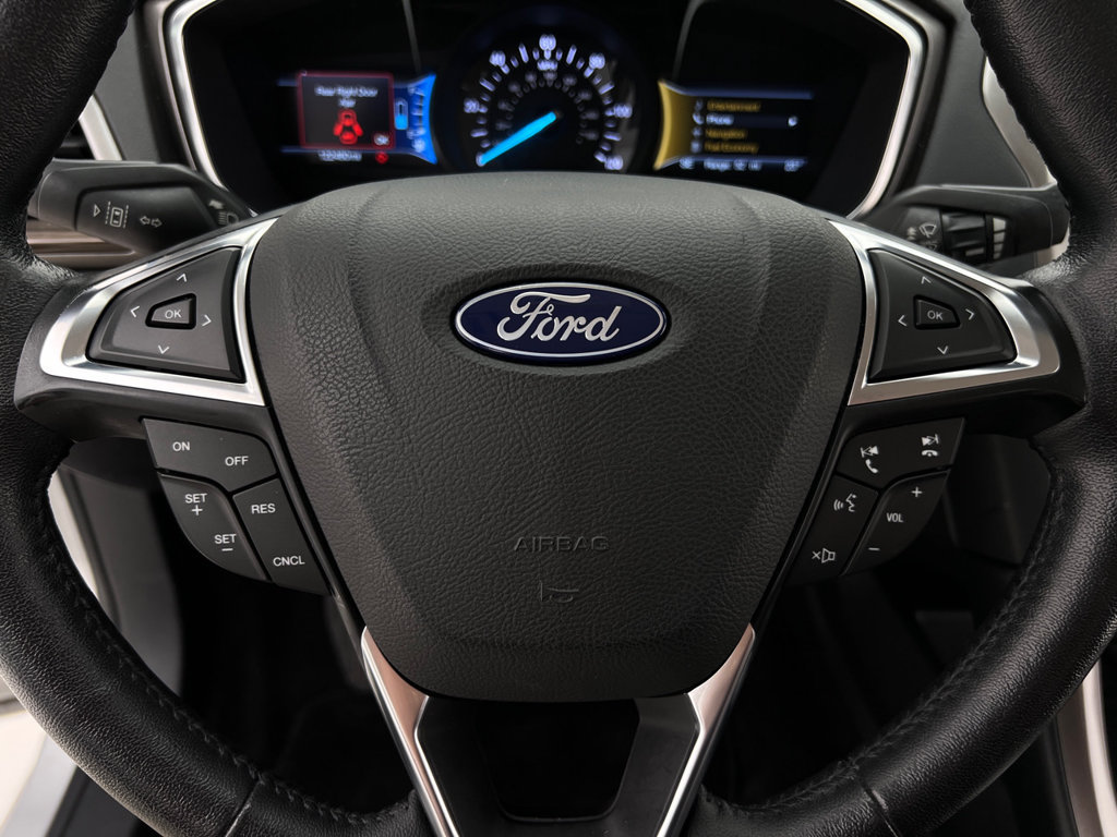 Used 2018 Ford Fusion SE w/ Equipment Group 602A FWD image 16