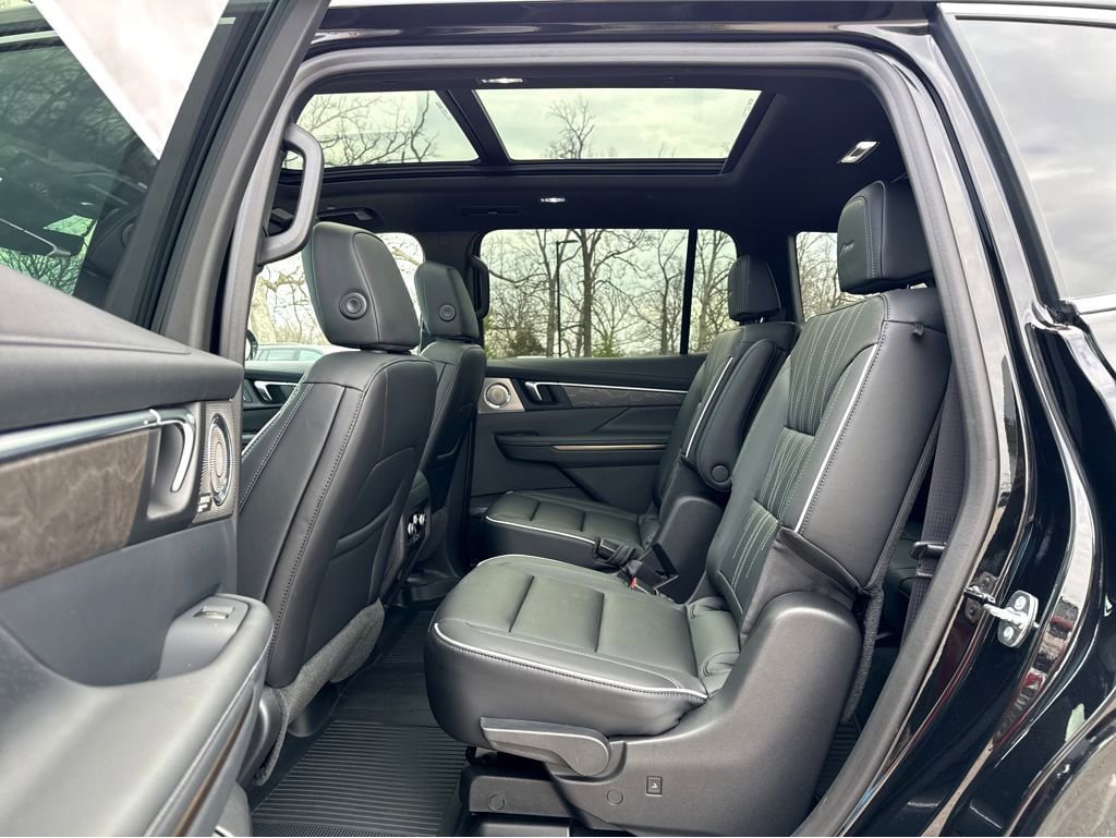 New 2026 Buick Enclave Avenir w/ Super Cruise Package AWD/4WD image 8